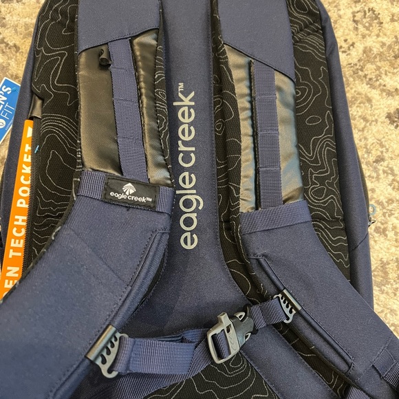 Eagle Creek Wayfinder Backpack 20L - NEW - Picture 4 of 12